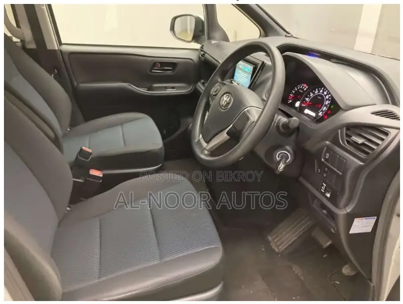 Toyota Noah 2.0 Front Wheel Drive (8 Seater) 2021 Silver