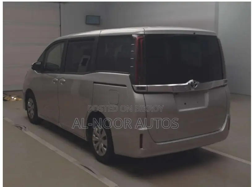 Toyota Noah 2.0 Front Wheel Drive (8 Seater) 2021 Silver