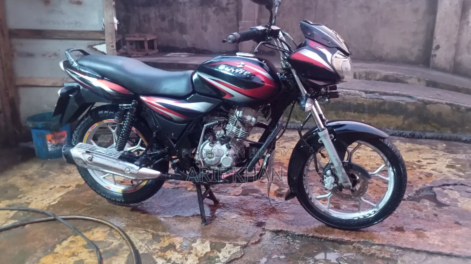 বাজাজ ডিসকভার ১২৫ ২০১৭ কালো