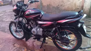 বাজাজ ডিসকভার ১২৫ ২০১৭ কালো