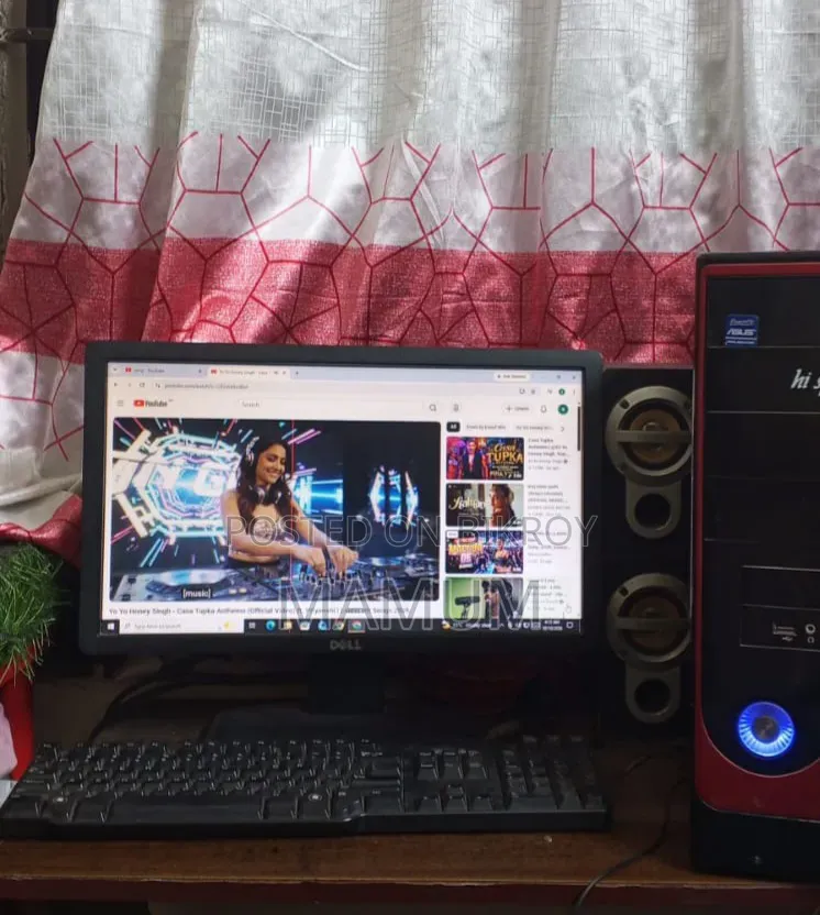 ডেল ১৯" মনিটর ১টি দাগ আছে