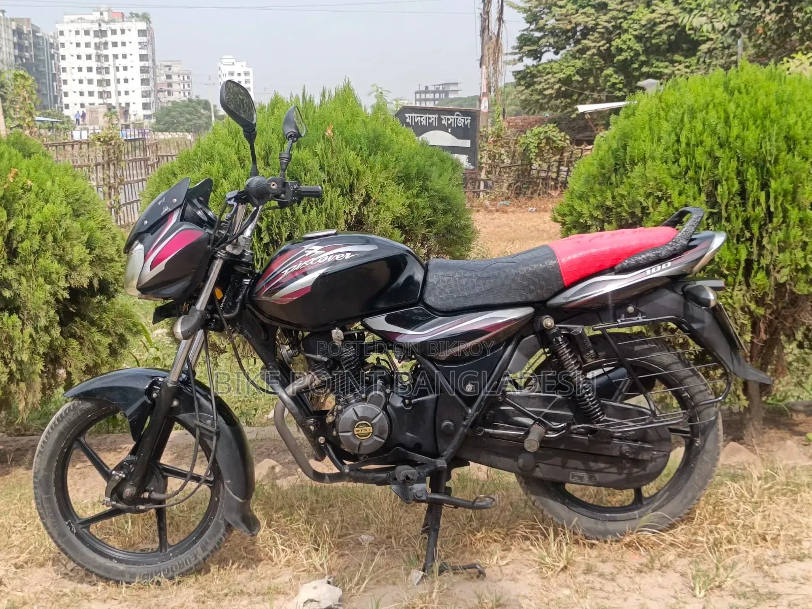 বাজাজ ডিসকভার ১০০ ২০১৭ লাল