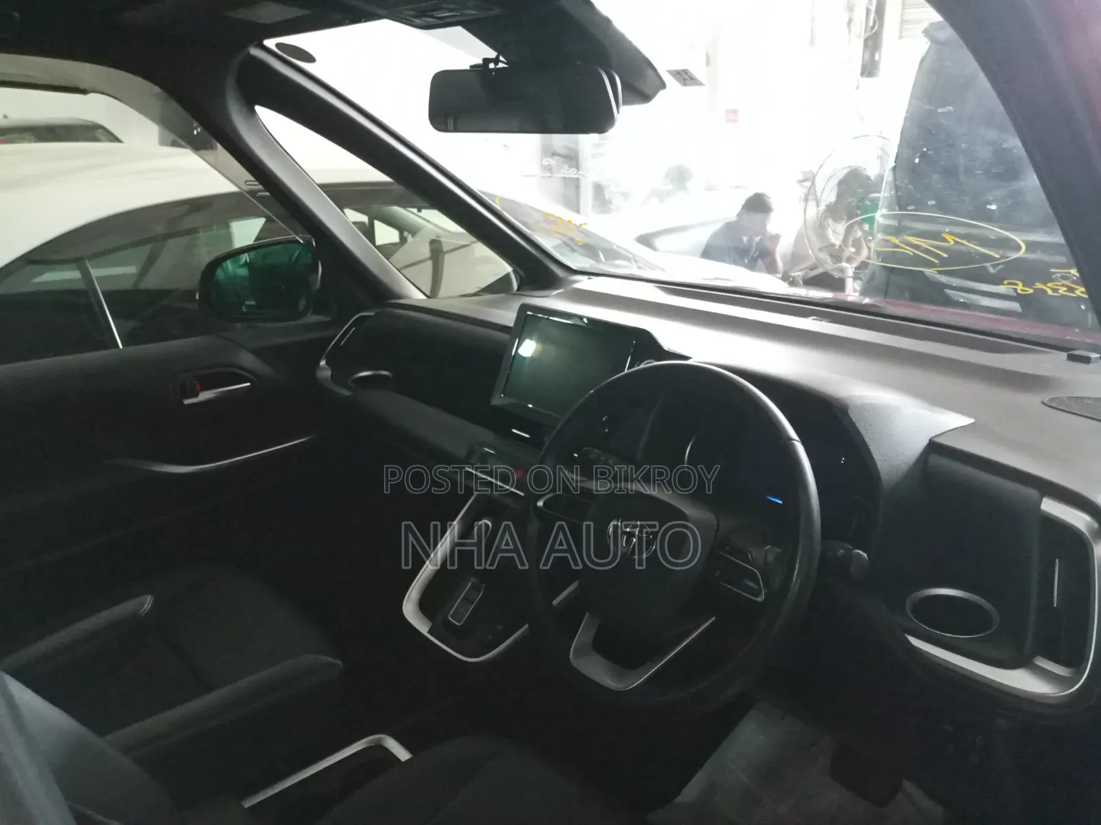 Toyota Noah 2022 Red