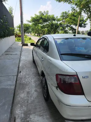 টয়োটা প্রমিও ২০০৪ পার্ল