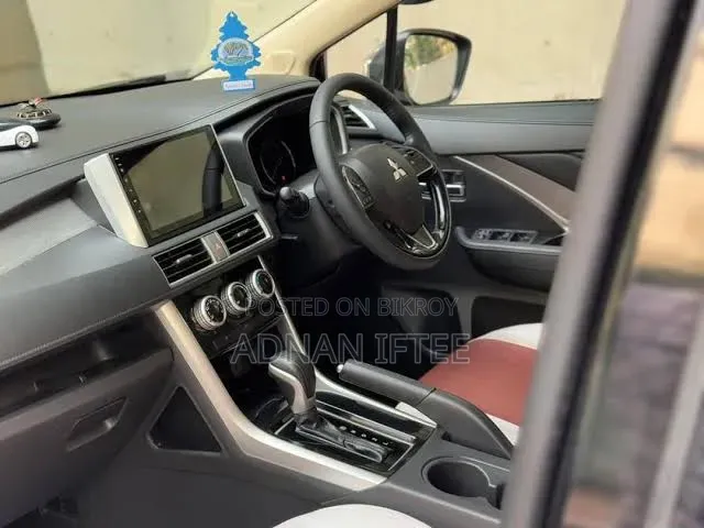 মিতসুবিশি এক্সপ্যান্ডার জি ২০২২ সাদা
