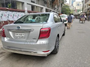 টয়োটা এক্সিও ২০১৫ রূপালী