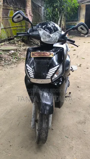 Mahindra Gusto 2017 Black