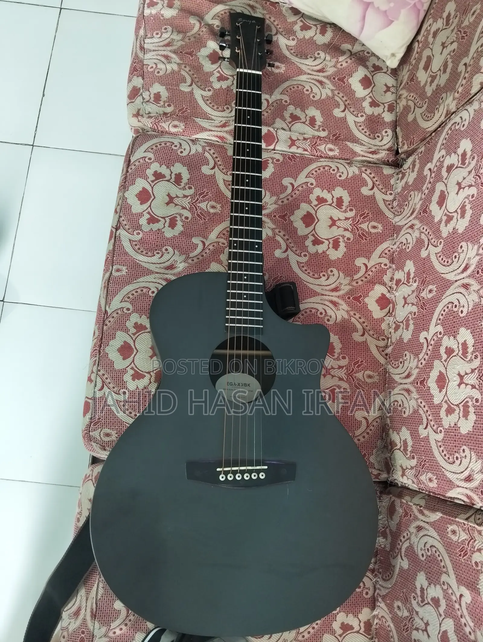 Enya EGA XO Acoustic Guitar – Like New + Free Premium Bag, Stand