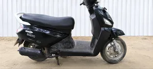 Mahindra Gusto 2017 Black