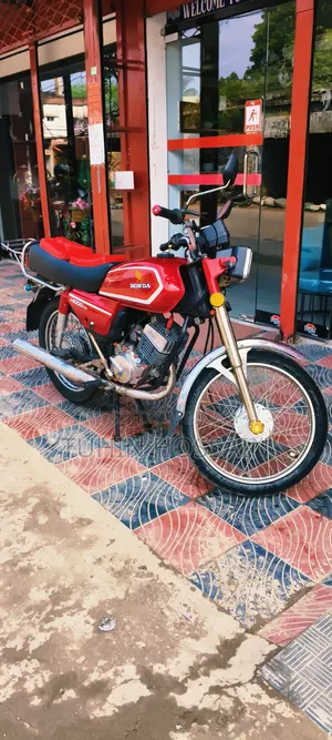 হোন্ডা ১৯৯০ সিলভার