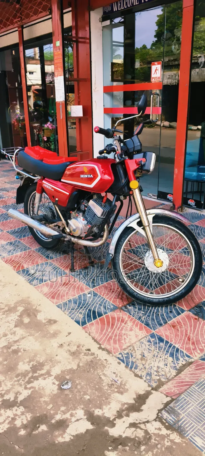 হোন্ডা ১৯৯০ সিলভার