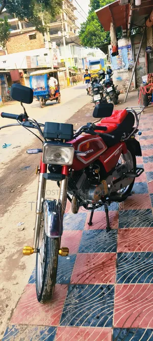 হোন্ডা ১৯৯০ সিলভার