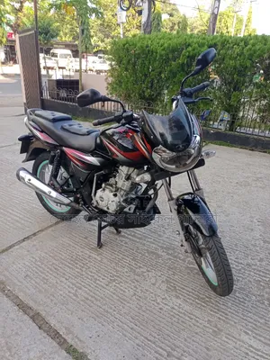 বাজাজ ডিসকভার ১২৫ ২০১৭ কালো