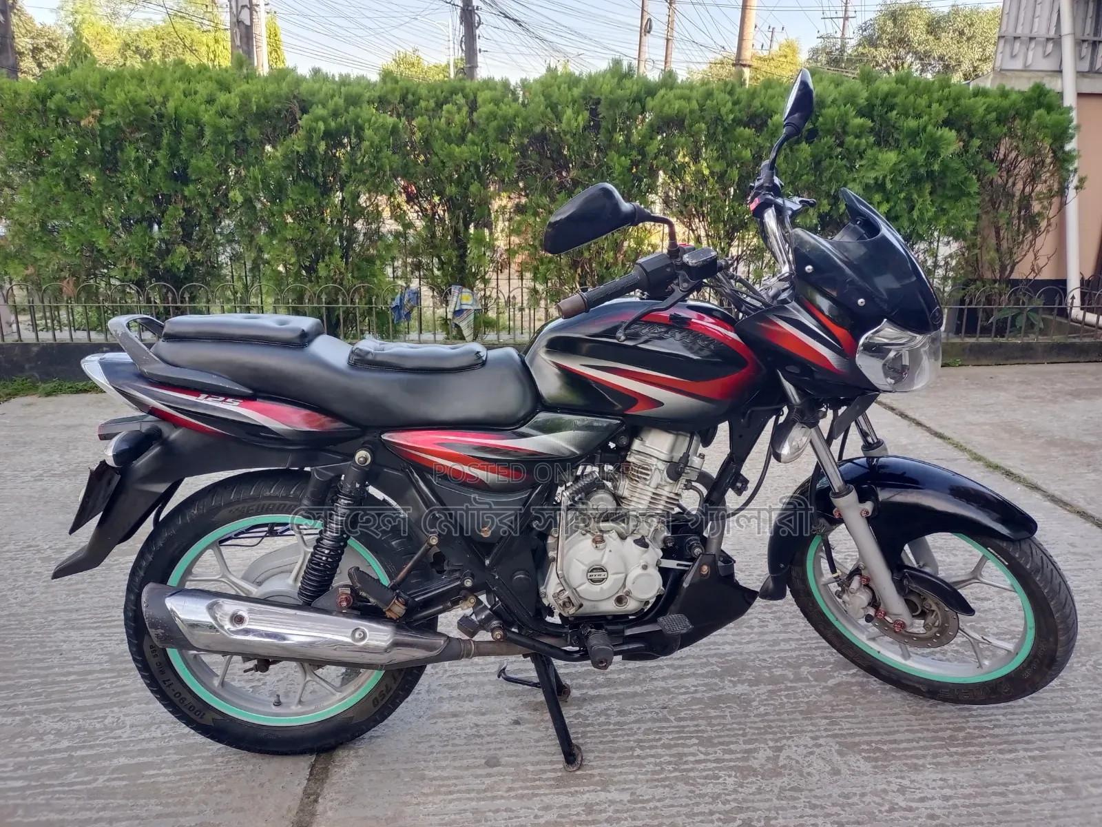 বাজাজ ডিসকভার ১২৫ ২০১৭ কালো