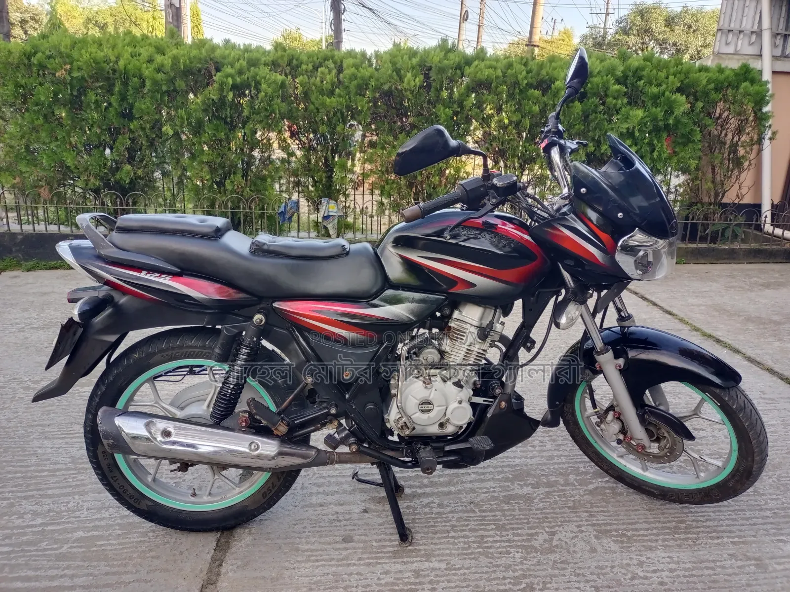 বাজাজ ডিসকভার ১২৫ ২০১৭ কালো