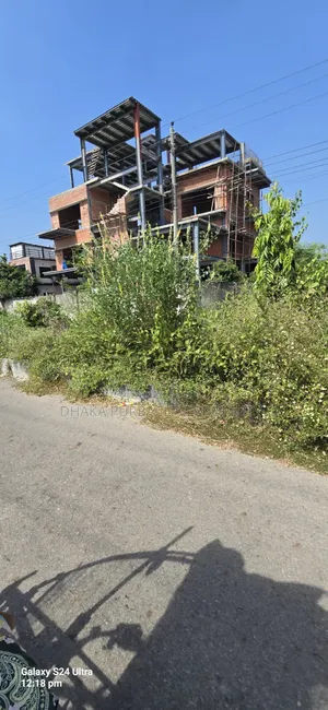 Sector -25 Lake Drive Road South Facing Plot