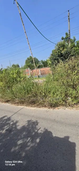 Sector -25 Lake Drive Road South Facing Plot