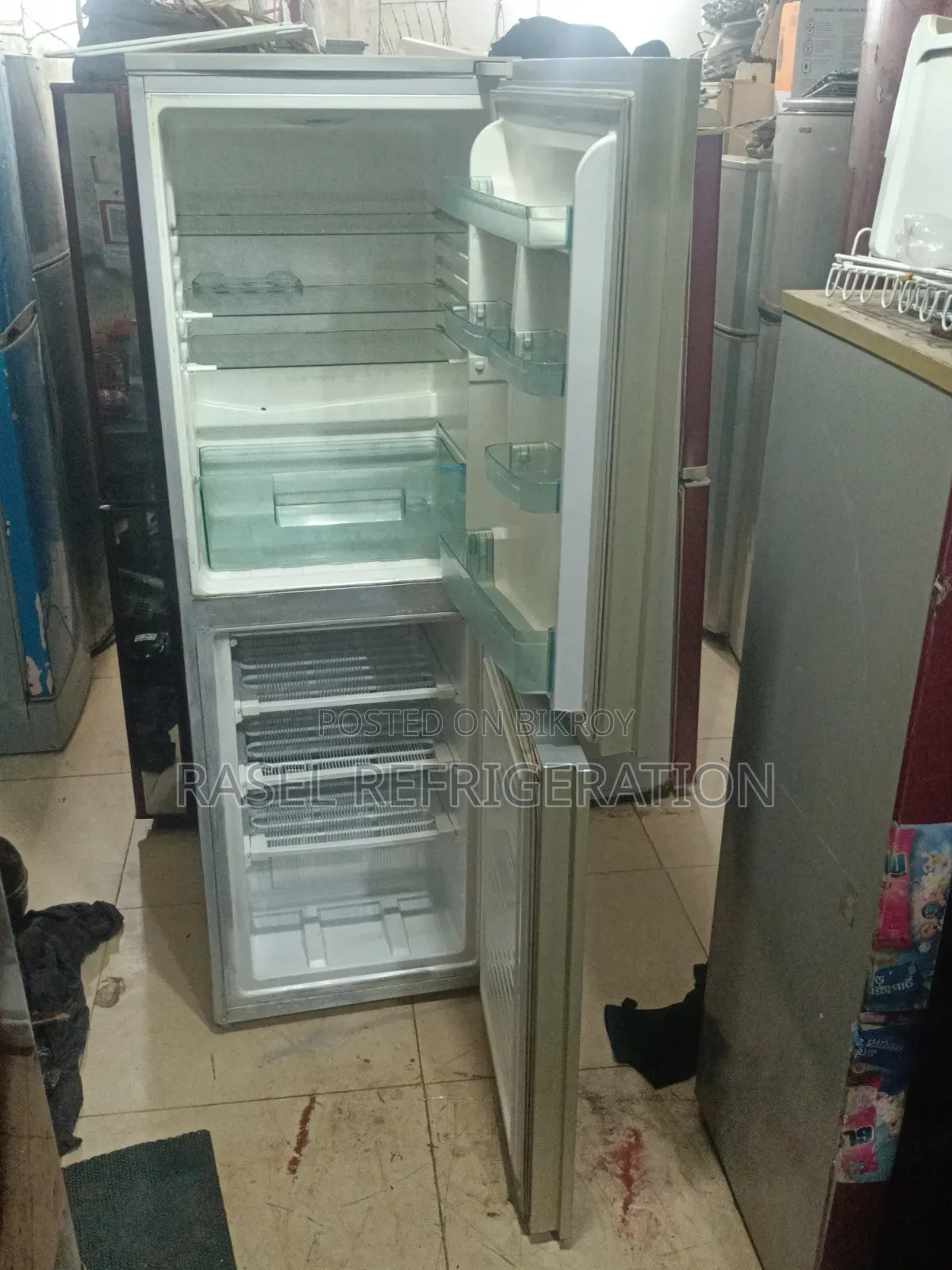 300 লিটার LG ফিরিজ বিক্রি করা হবে।