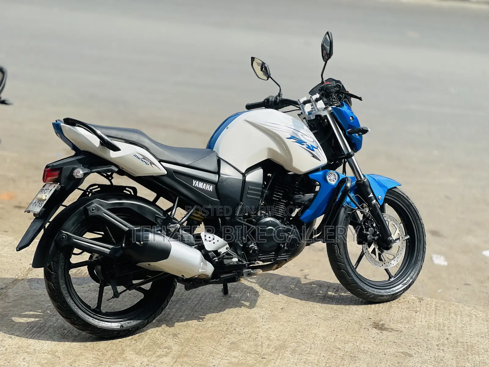 Yamaha FZ 2015 সাদা