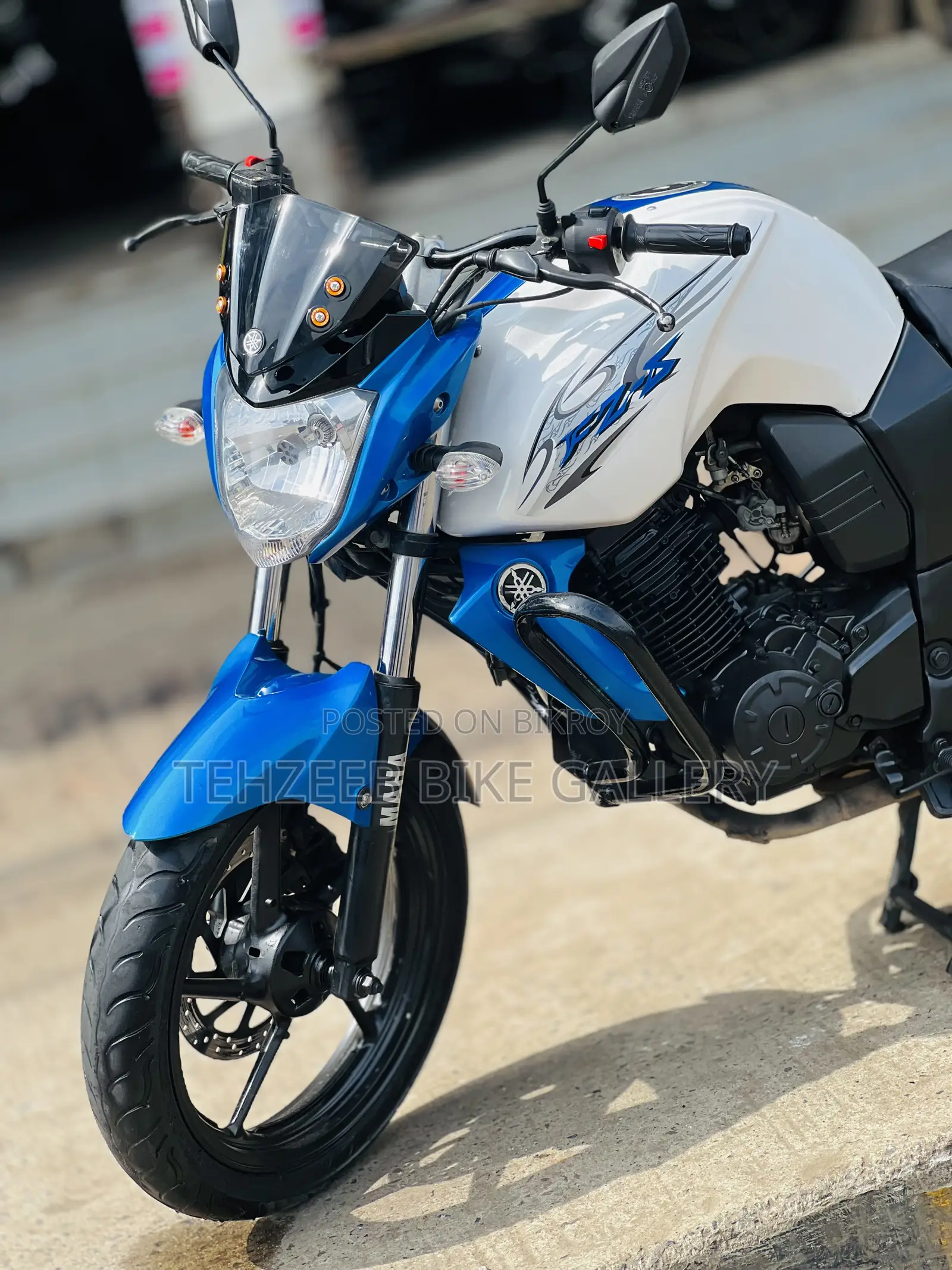 Yamaha FZ 2015 সাদা