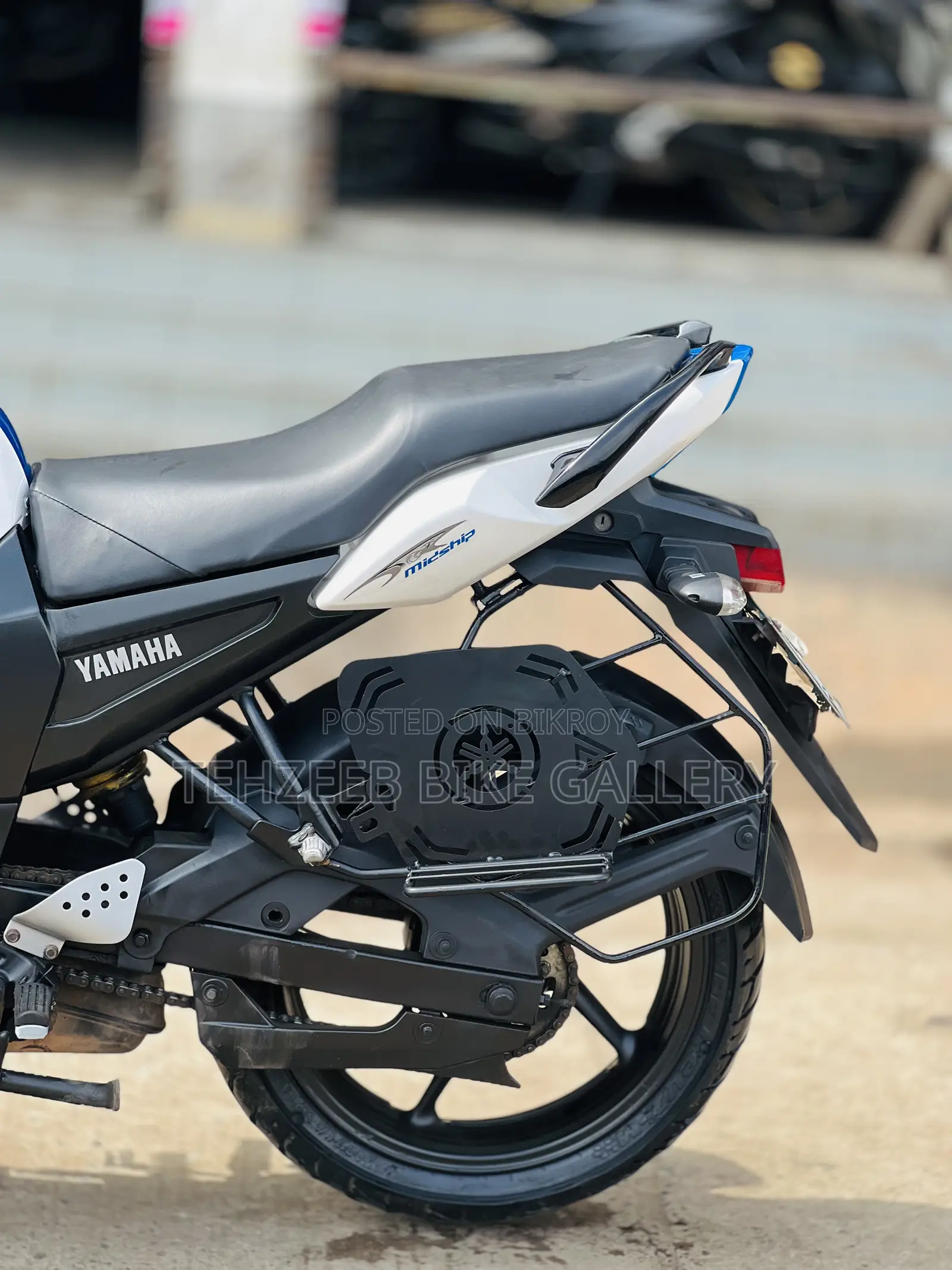 Yamaha FZ 2015 সাদা