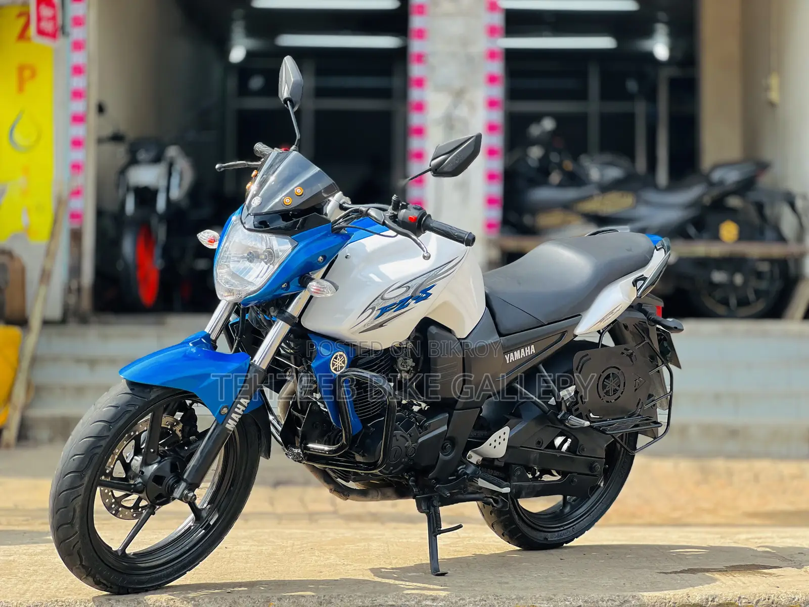 Yamaha FZ 2015 সাদা