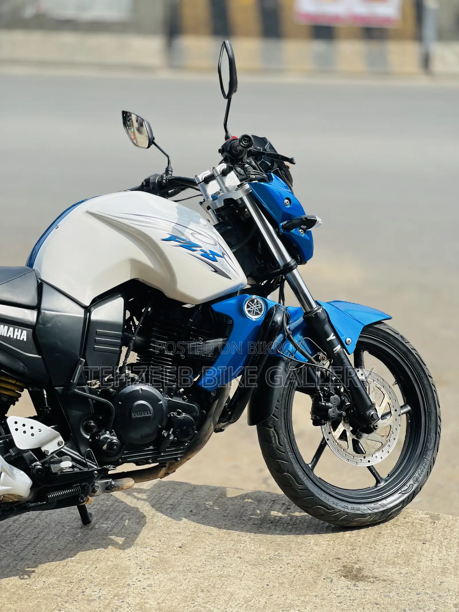 Yamaha FZ 2015 সাদা