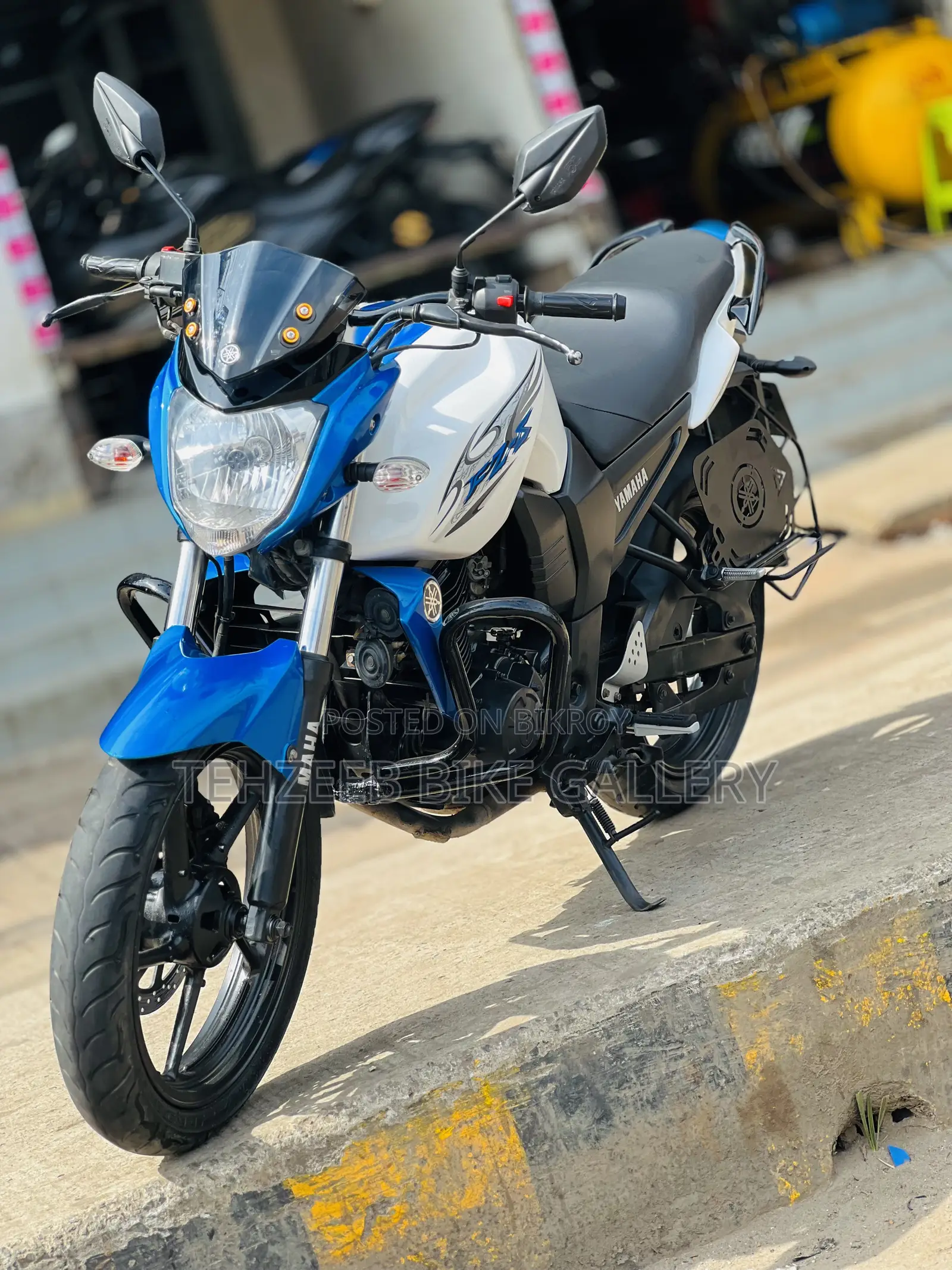 Yamaha FZ 2015 সাদা