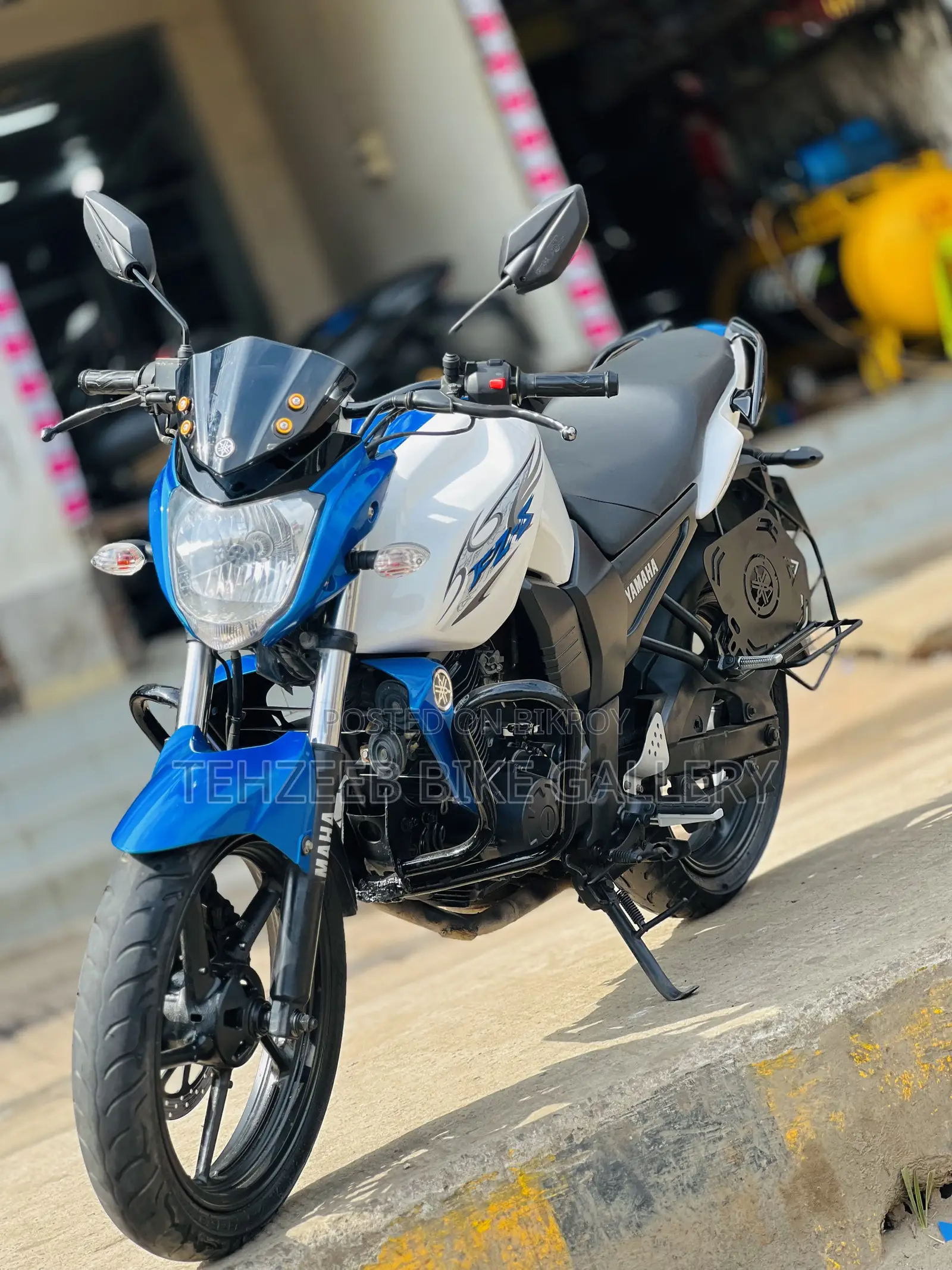 Yamaha FZ 2015 সাদা