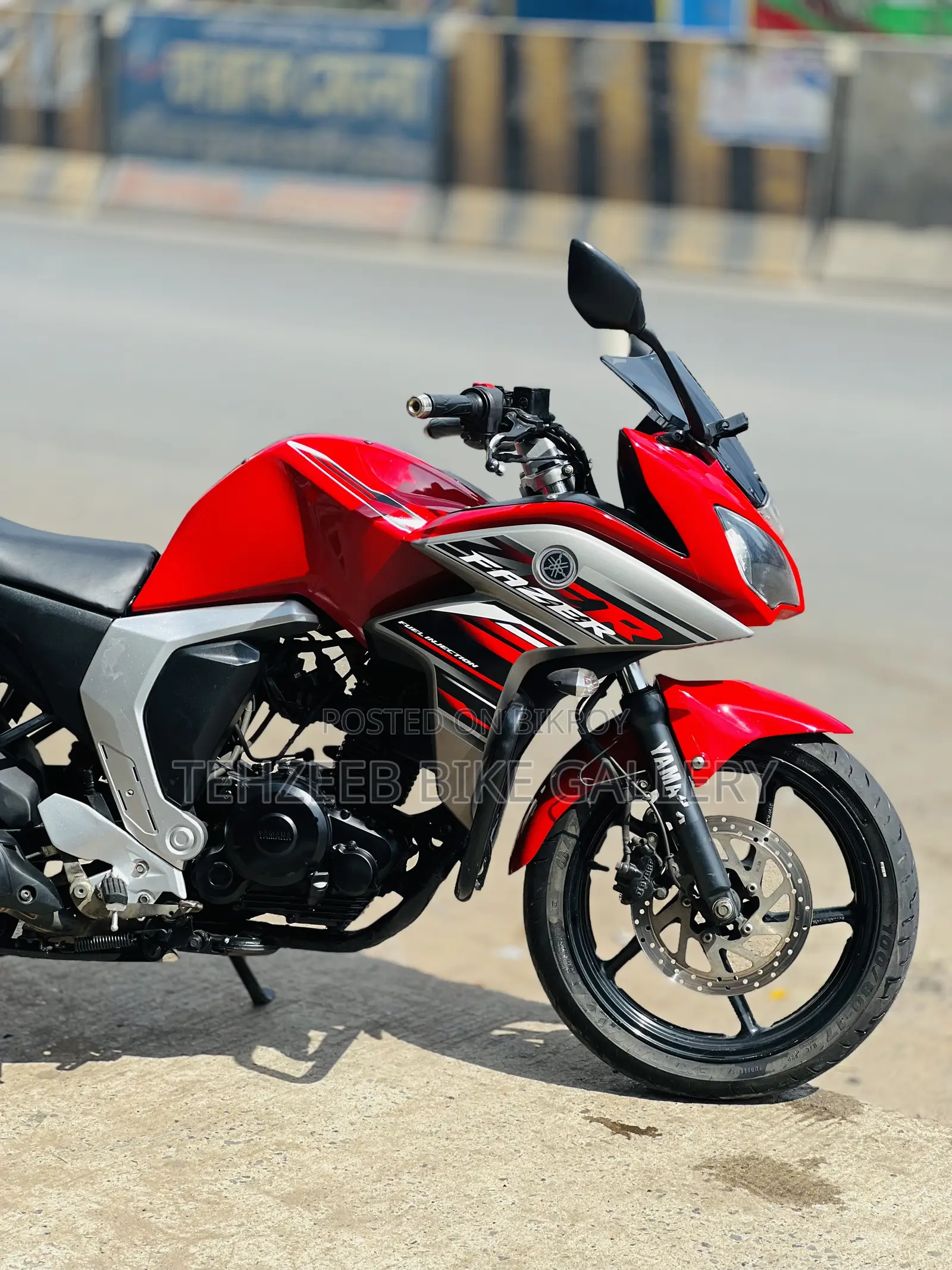 ইয়ামাহা ফেজার ভি২ ২০২২ রেড