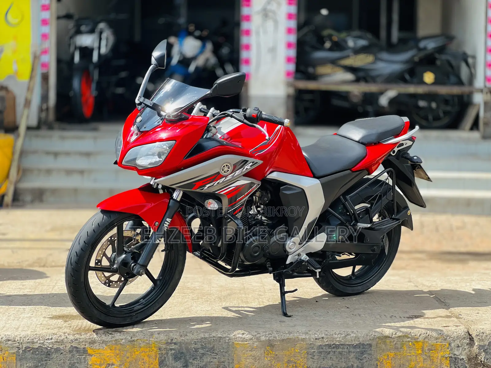 ইয়ামাহা ফেজার ভি২ ২০২২ রেড