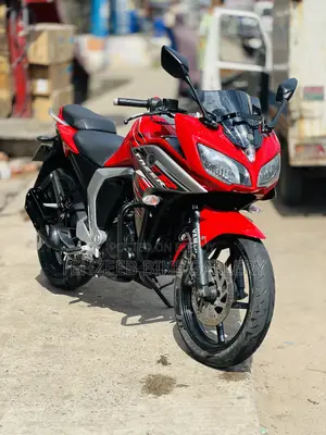 ইয়ামাহা ফেজার ভি২ ২০২২ রেড