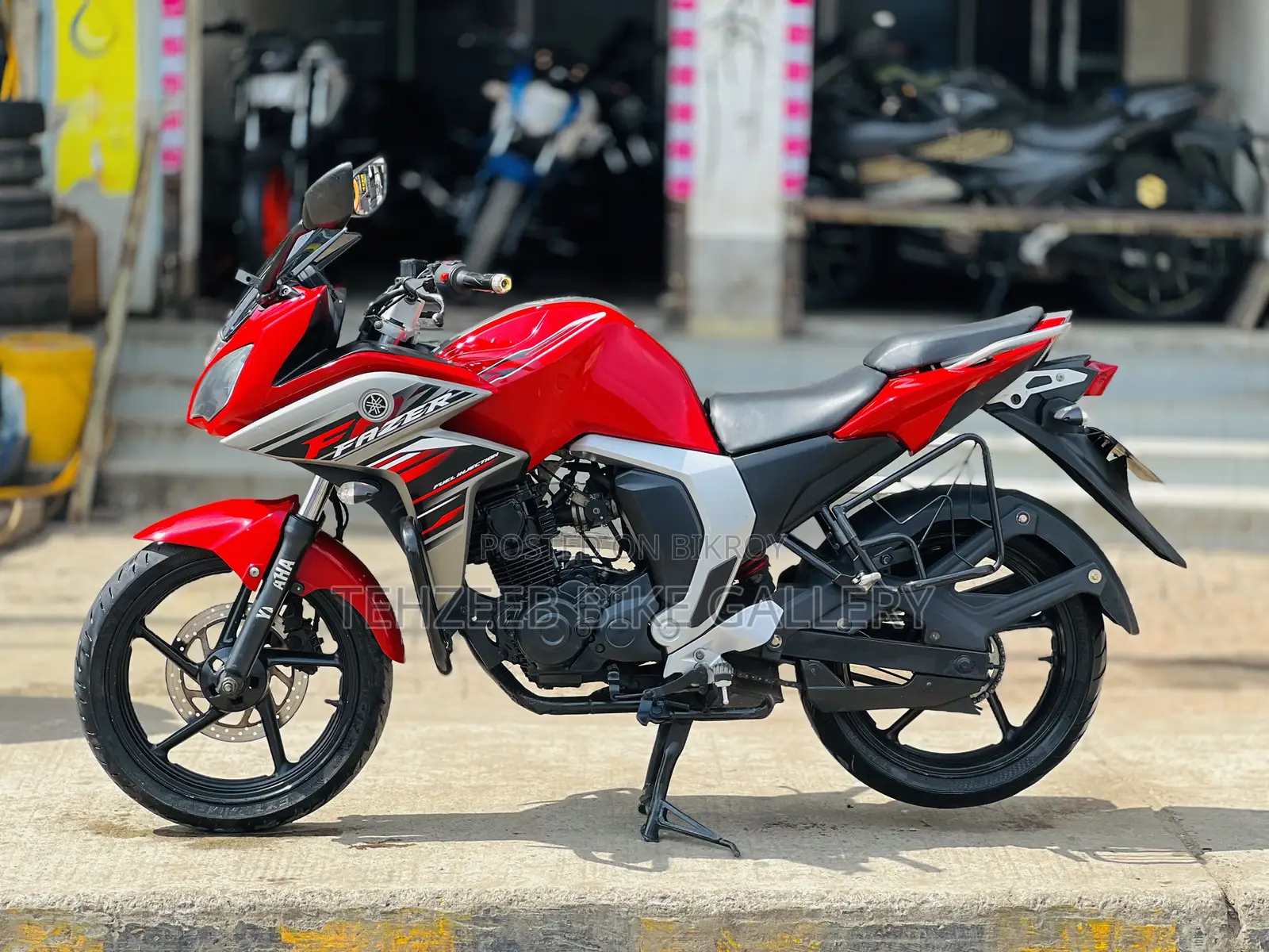 ইয়ামাহা ফেজার ভি২ ২০২২ রেড
