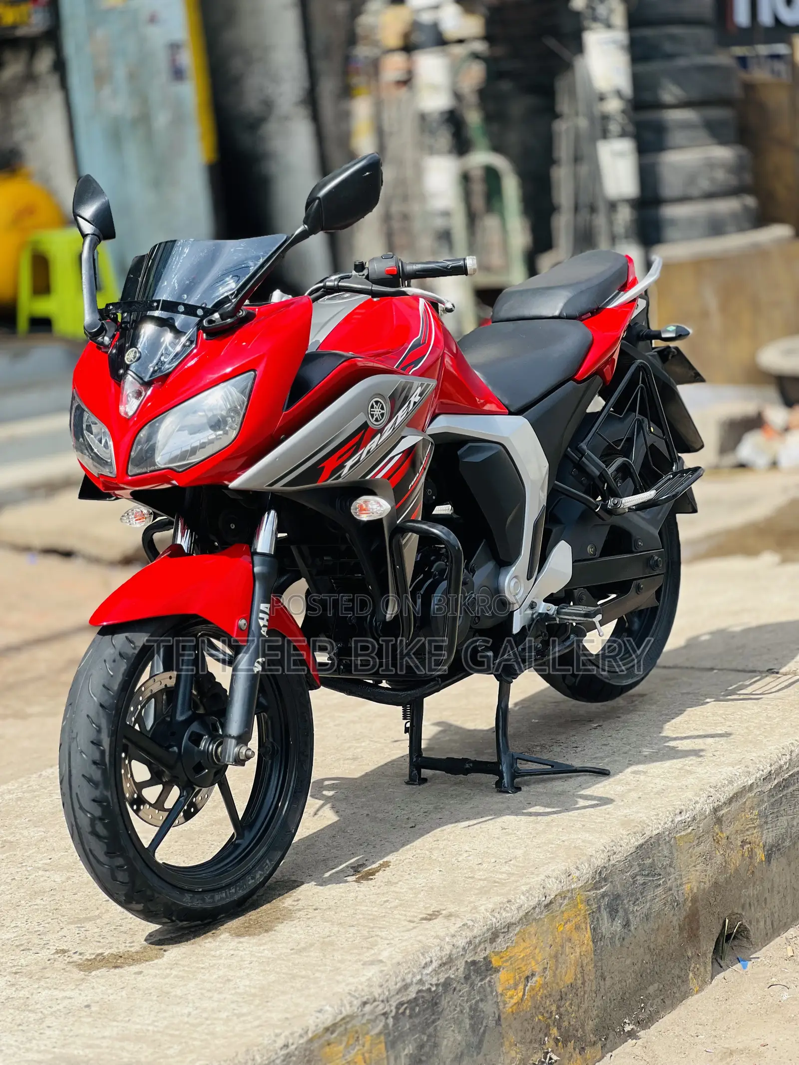ইয়ামাহা ফেজার ভি২ ২০২২ রেড