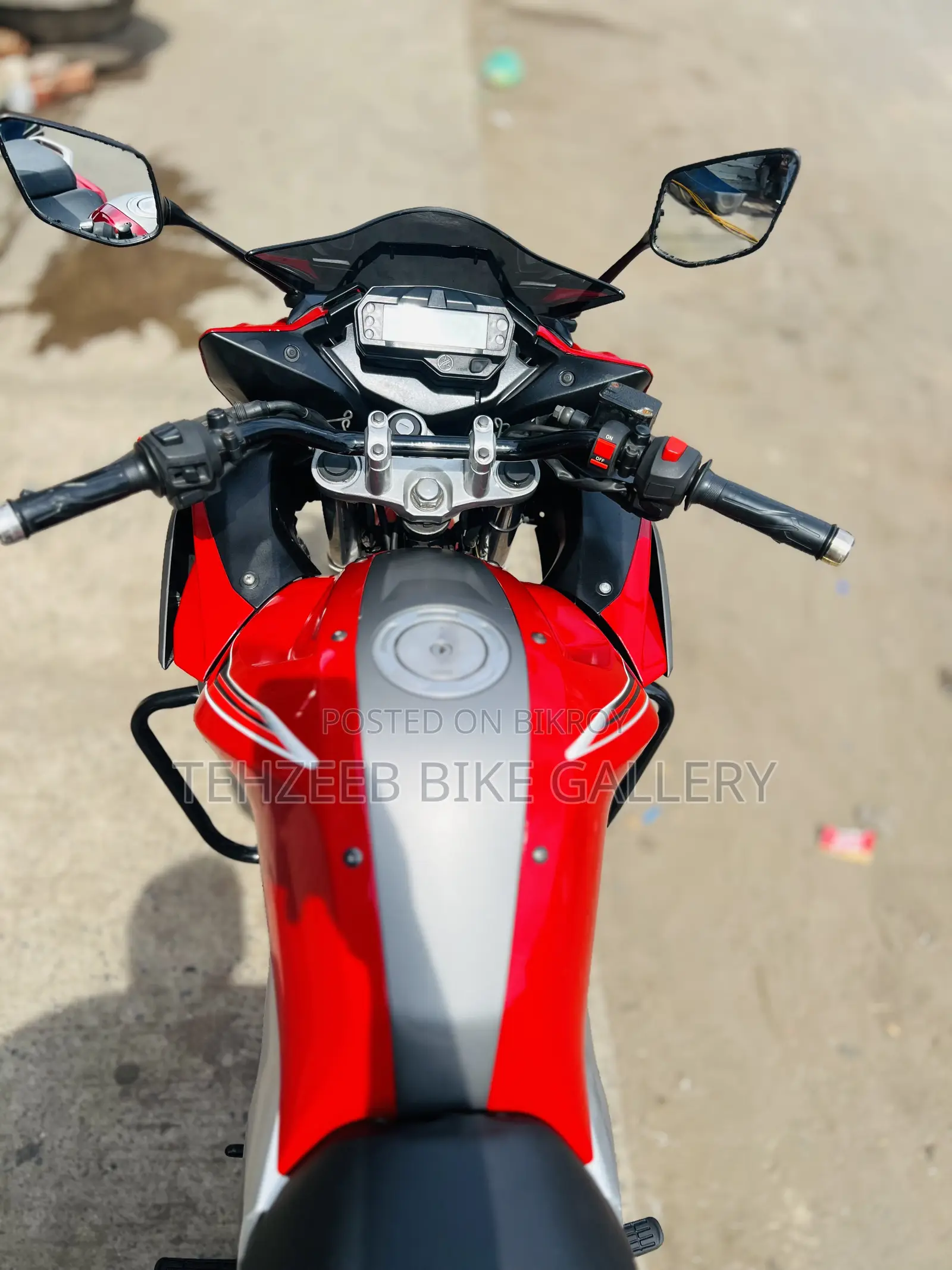 ইয়ামাহা ফেজার ভি২ ২০২২ রেড