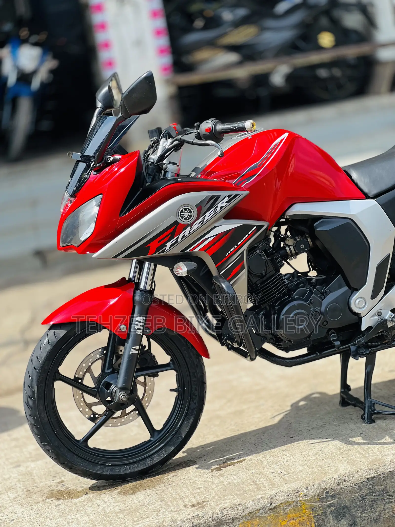 ইয়ামাহা ফেজার ভি২ ২০২২ রেড