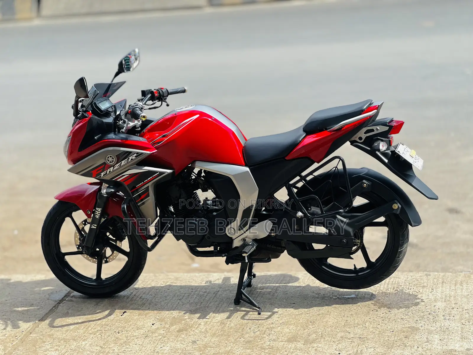 ইয়ামাহা ফেজার ভি২ ২০২২ রেড