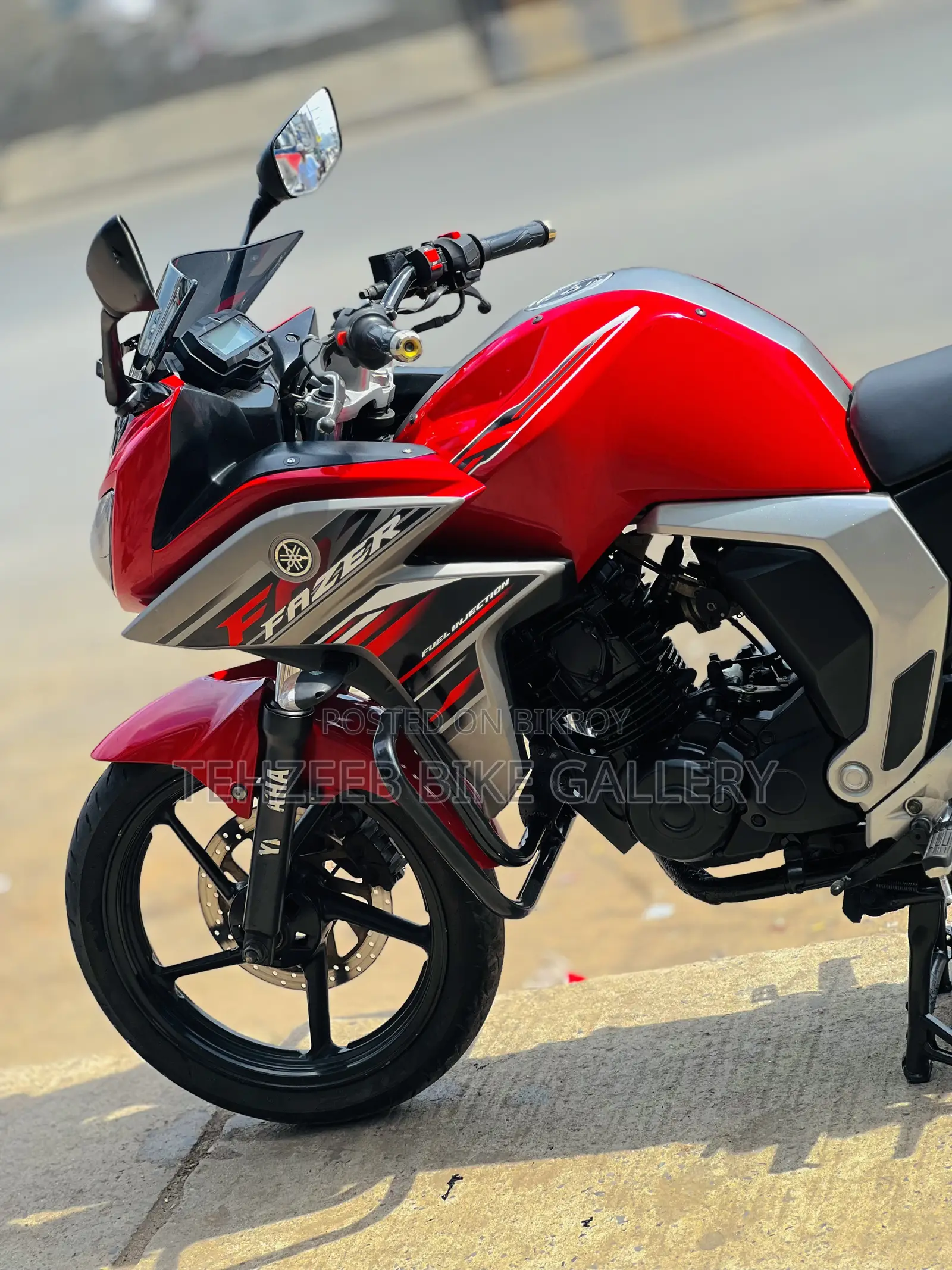 ইয়ামাহা ফেজার ভি২ ২০২২ রেড