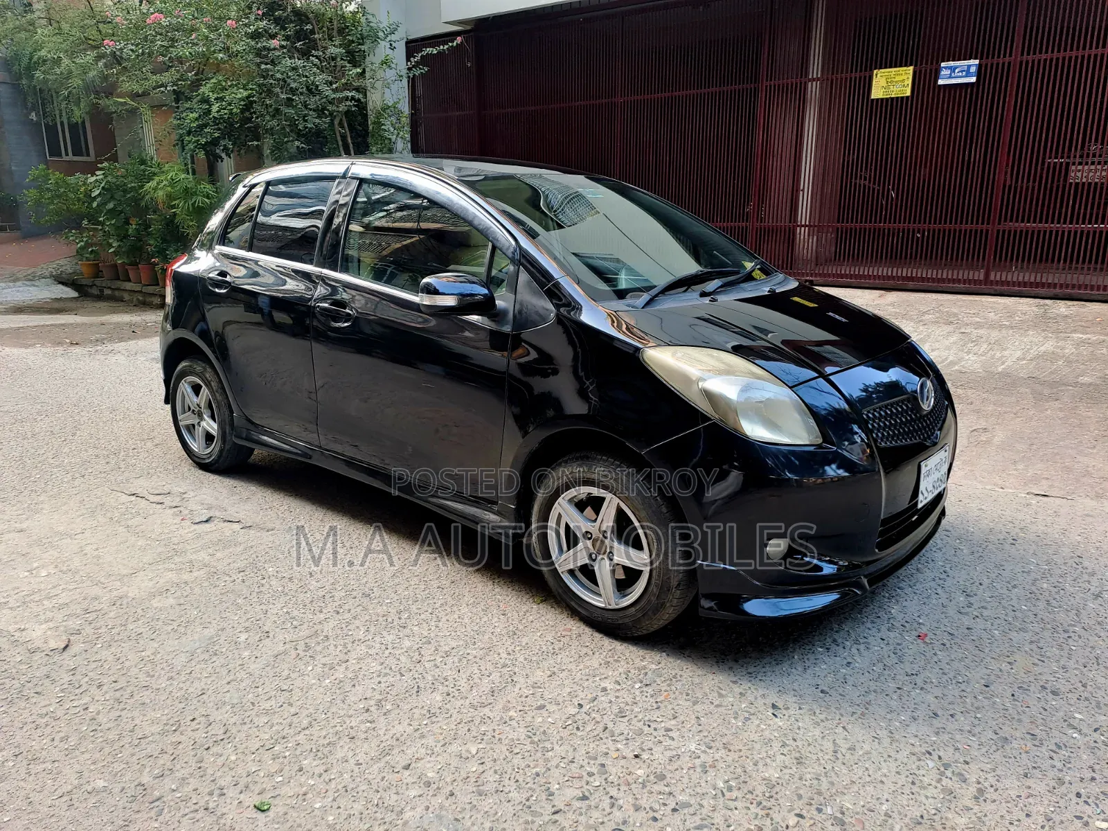 Toyota Vitz 2009 Black