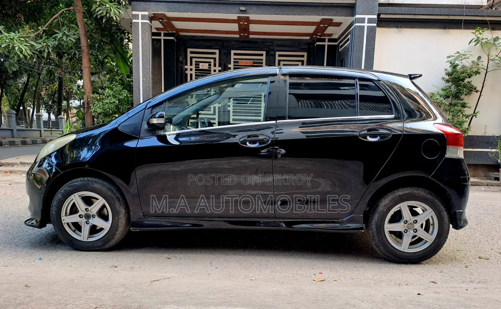 Toyota Vitz 2009 Black
