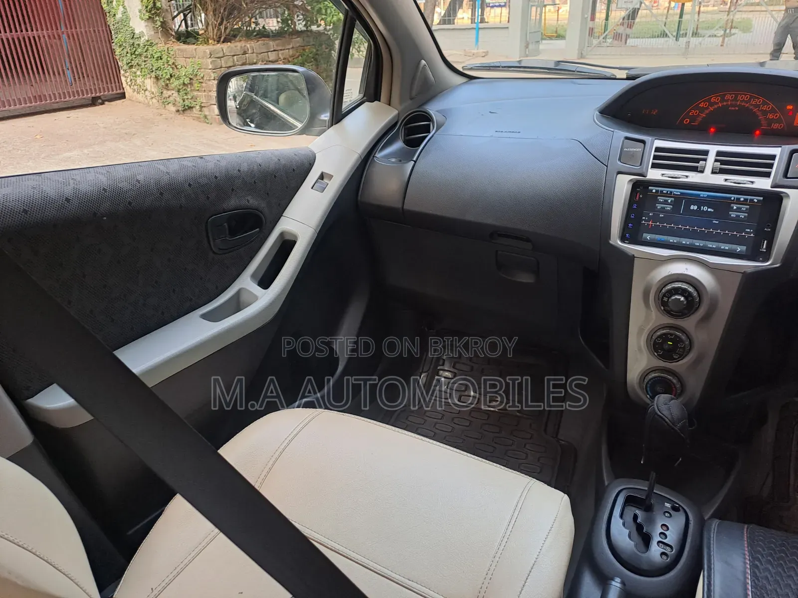 Toyota Vitz 2009 Black