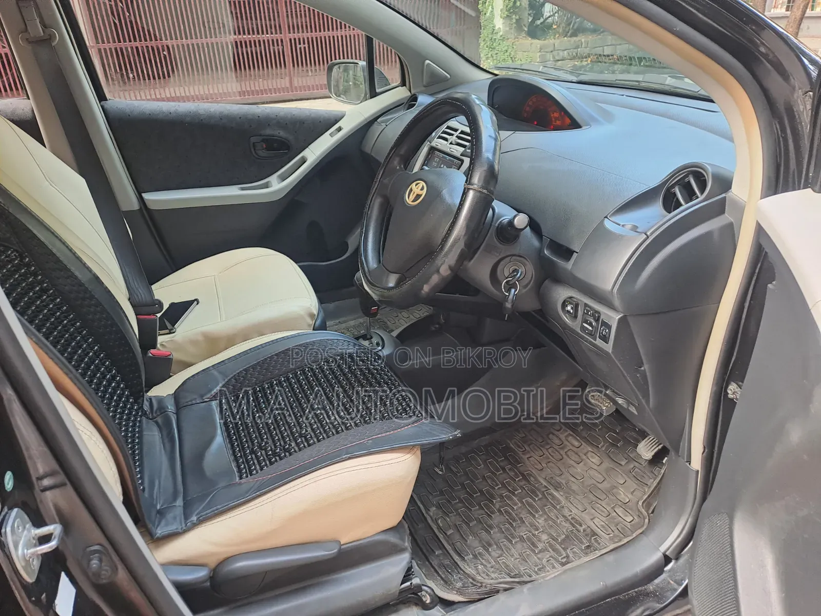 Toyota Vitz 2009 Black