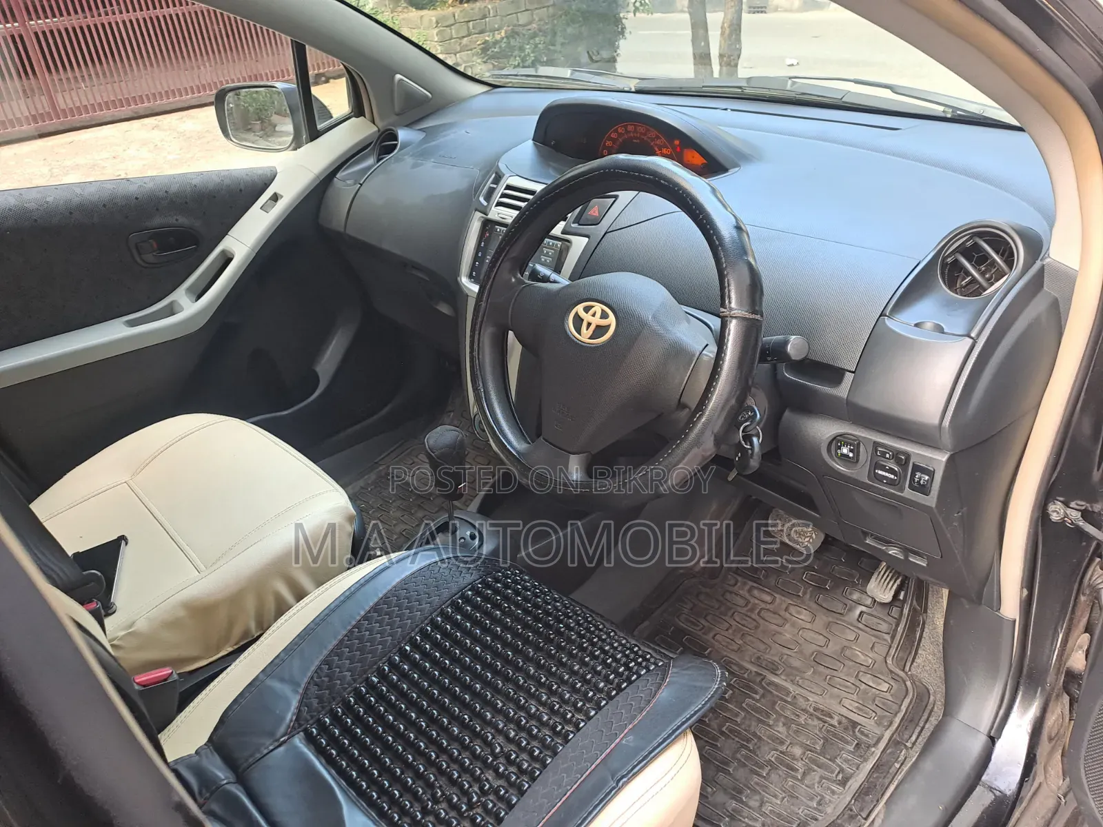 Toyota Vitz 2009 Black