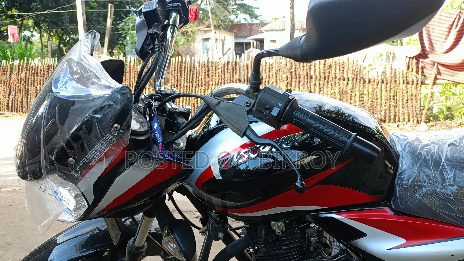 নিউ বাজাজ ডিসকভার ১২৫ ২০২৬ ব্ল্যাক