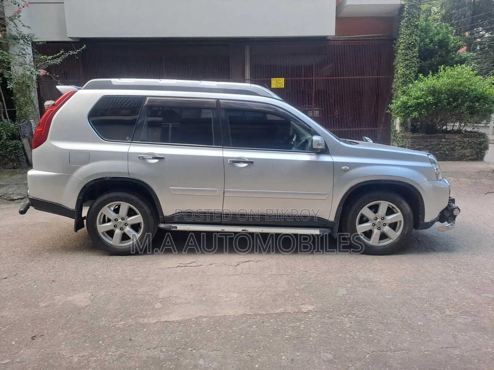 Nissan X-Trail 2.5 Petrol 4 Wheel Drive SE 2012 Silver