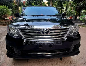 টয়োটা ফরচুনার ২০১৩ কালো