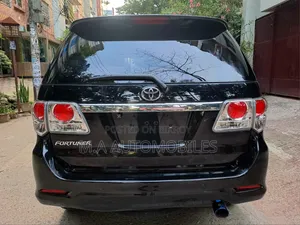 টয়োটা ফরচুনার ২০১৩ কালো