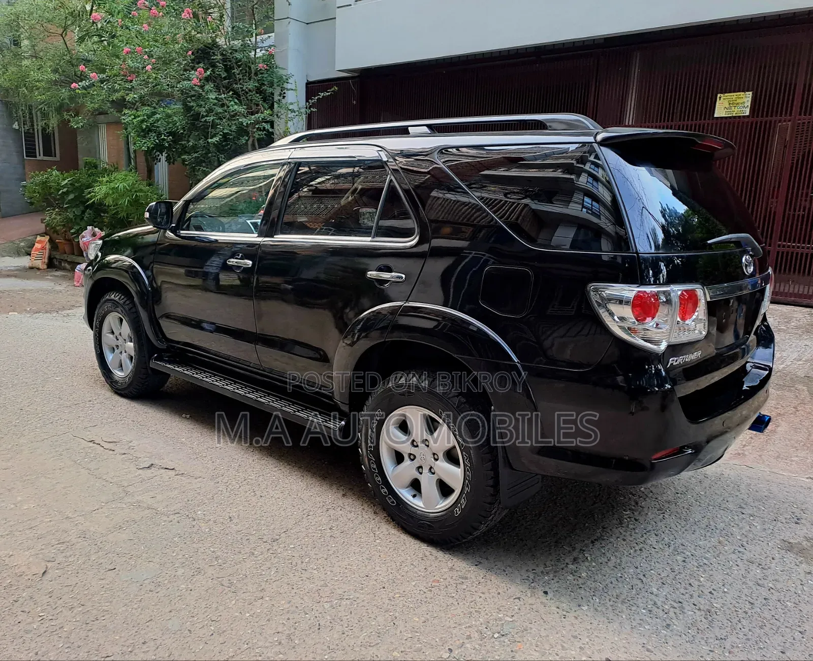 টয়োটা ফরচুনার ২০১৩ কালো