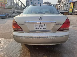 Nissan Sunny 2006 Gold