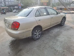 Nissan Sunny 2006 Gold